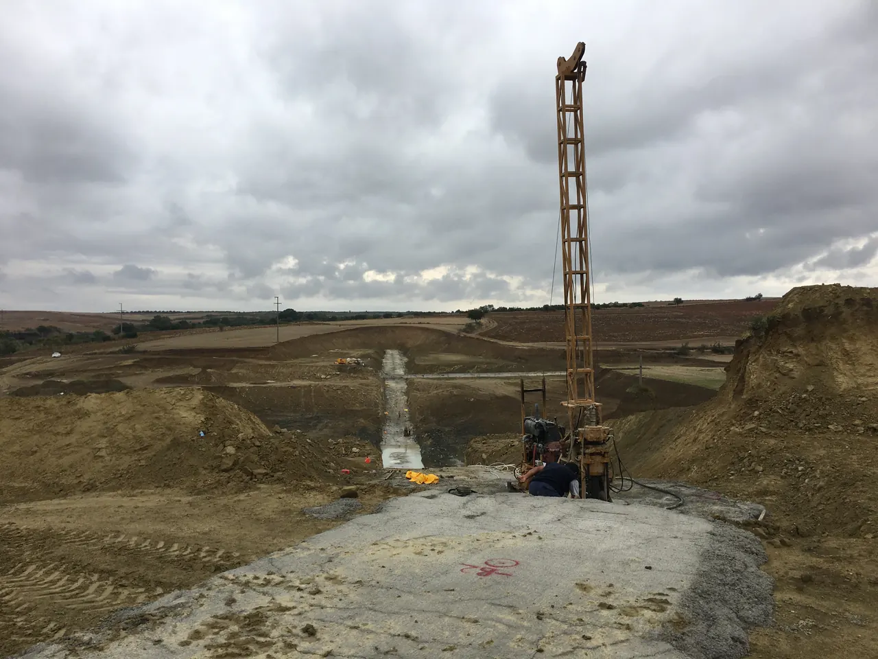 Edirne İpsala Karaağaç Göleti'nde sondaj makinesi